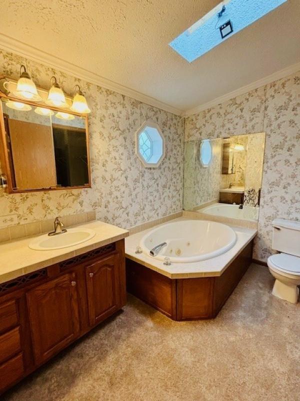 2001 Commadore Manufactured Home
