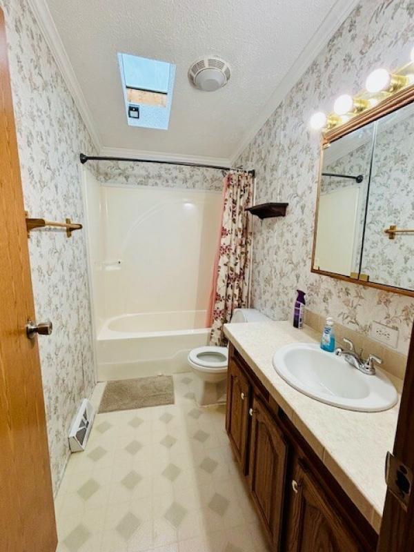 2001 Commadore Manufactured Home