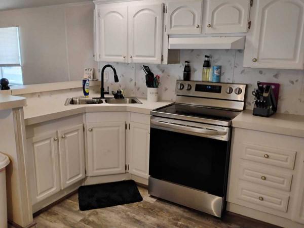 Photo 1 of 2 of home located at 20451 Powell Rd. #42 Dunnellon Square Mobile Home Village, FL 34431