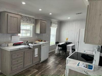 Photo 2 of 15 of home located at 4000 24th St N Unit 309 Saint Petersburg, FL 33714