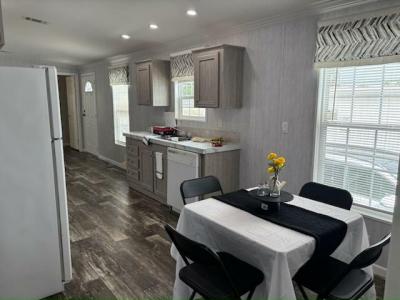 Photo 4 of 15 of home located at 4000 24th St N Unit 309 Saint Petersburg, FL 33714
