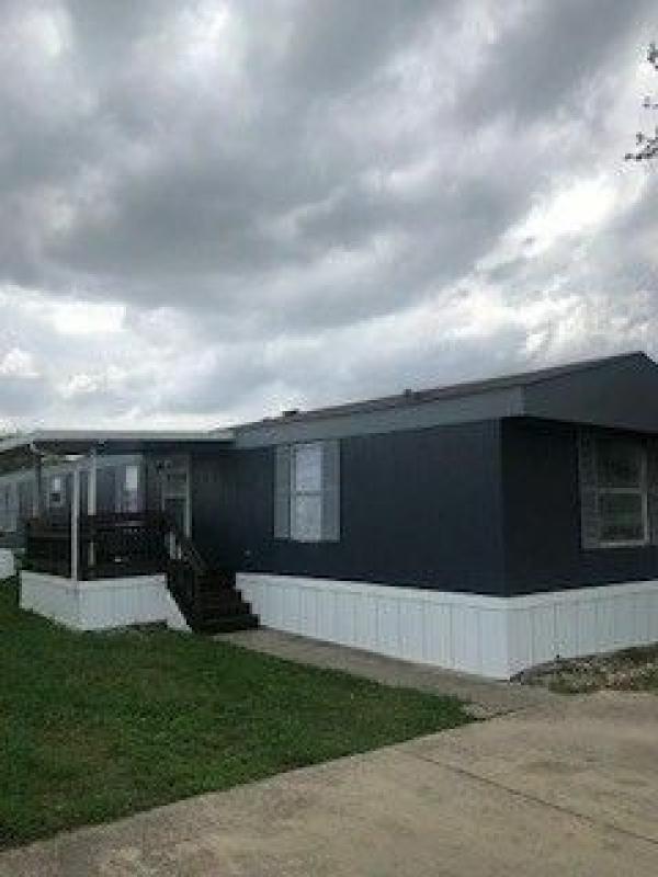 Photo 1 of 2 of home located at 13700 Judson Rd #194 San Antonio, TX 78233