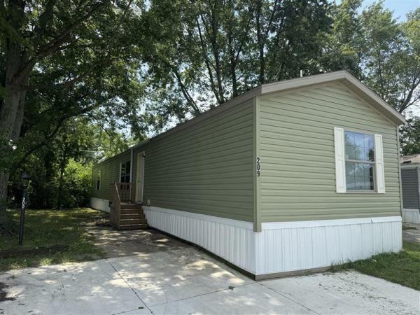 Photo 1 of 2 of home located at 2220 Dunkelburg Rd Lot#209 Fort Wayne, IN 46819
