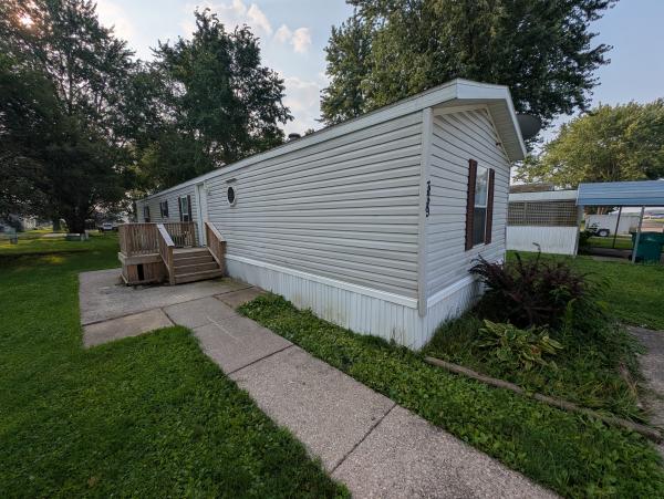1999 Holly Park mobile Home