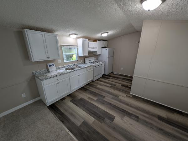 1999 Holly Park mobile Home
