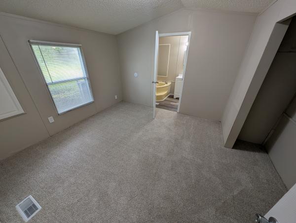 1999 Holly Park mobile Home