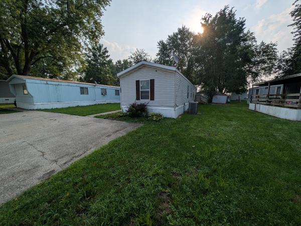 1999 Holly Park mobile Home