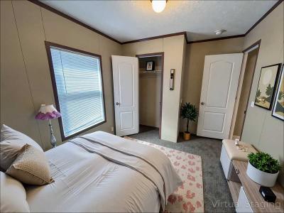 Photo 3 of 17 of home located at 3170 Orchard Lake Road #83 Keego Harbor, MI 48320
