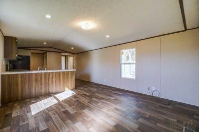 Photo 2 of 16 of home located at 3902 Bluff Rd Fort Madison, IA 52627