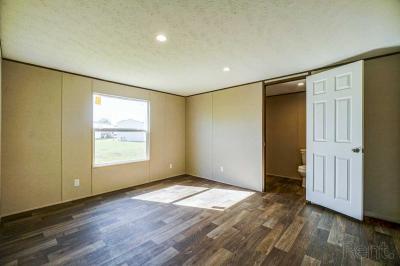Photo 5 of 16 of home located at 3902 Bluff Rd Fort Madison, IA 52627