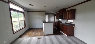 Photo 4 of 16 of home located at 14 Woodland Park Rd Waverly, OH 45690