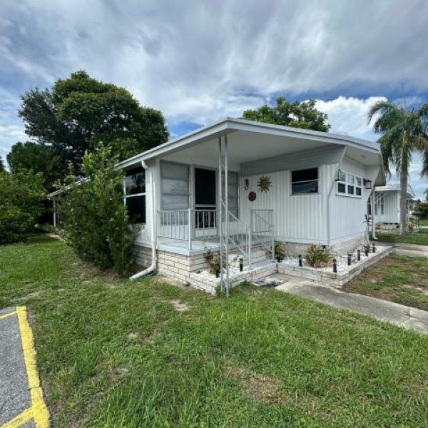 Photo 1 of 2 of home located at Riviera Estates 29141 Us Highway 19 N Lot 150 Clearwater, FL 33761