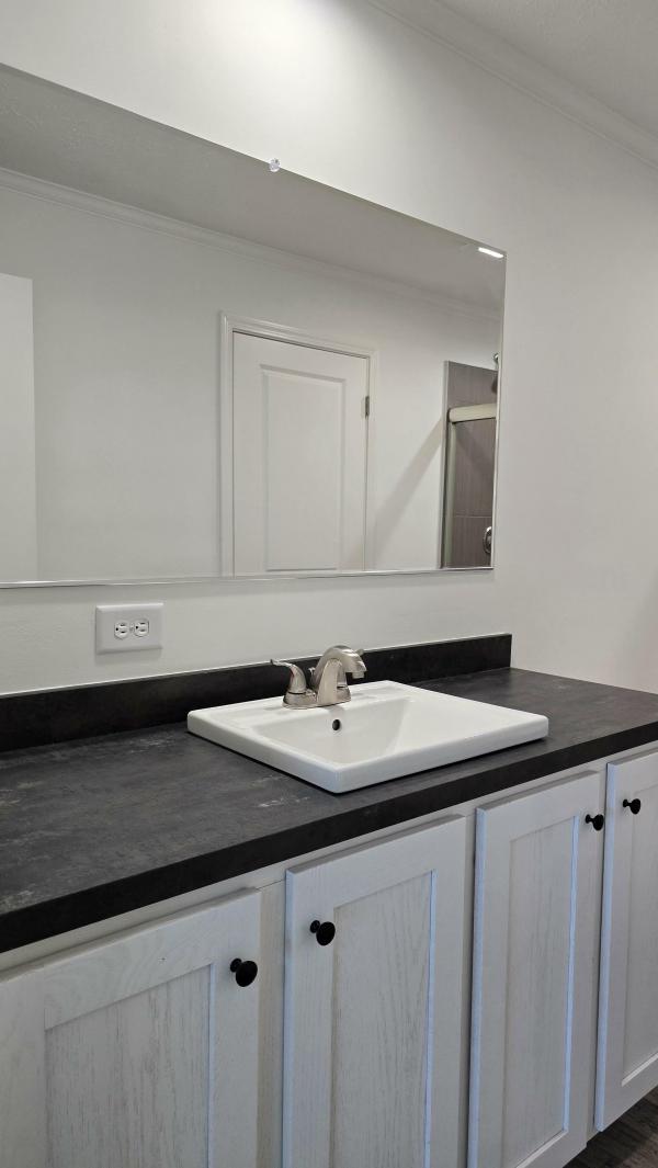 2026 Colony 204 550BP28563A  Home