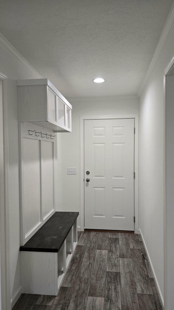 2026 Colony 204 550BP28563A  Home