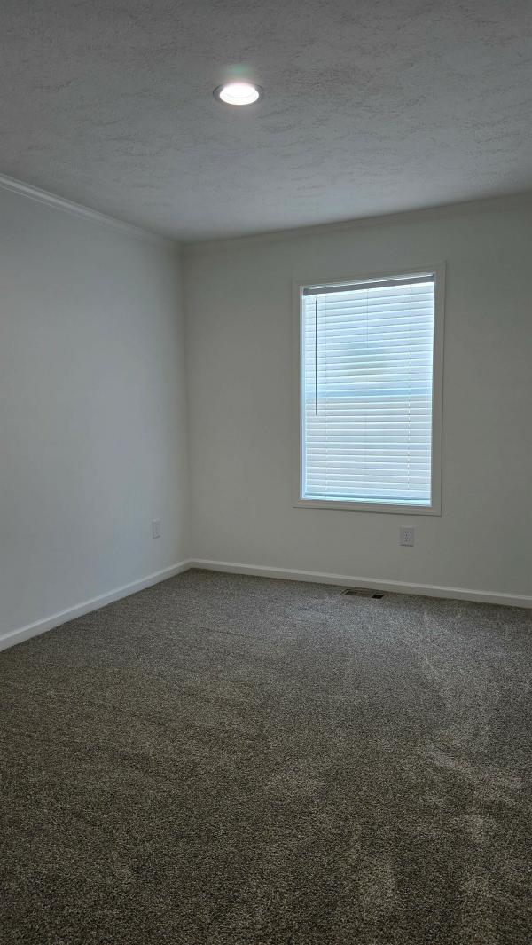 2026 Colony 204 550BP28563A  Home
