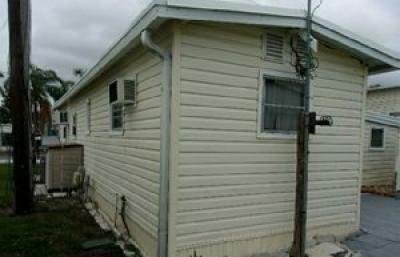 Photo 4 of 8 of home located at 508 44th Ave. E. Lot E-19 Bradenton, FL 34203