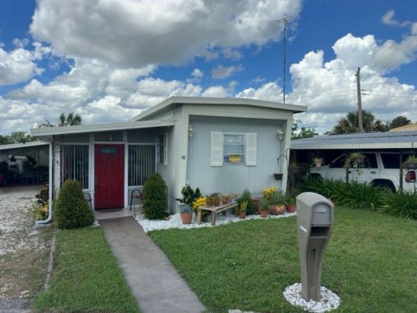 Photo 1 of 2 of home located at 30 Azalea Drive Winter Haven, FL 33881