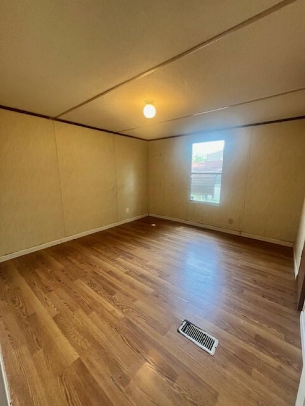 1991 Oakwood Manufactured Home