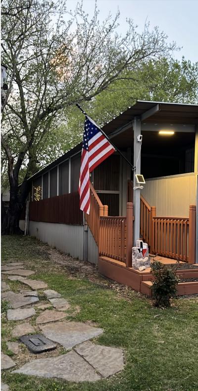Mobile Home at 7800 Mockingbird Ln, Lot 205 North Richland Hills, TX 76180