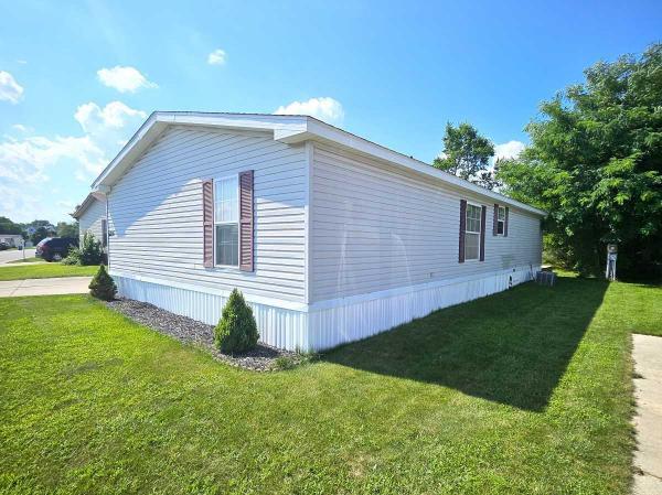 Lincoln Park 2324 Manufactured Home