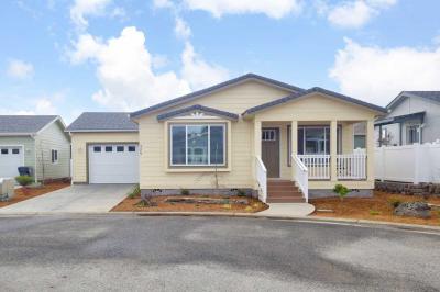 Photo 2 of 21 of home located at 325 Winston Dr. Grants Pass, OR 97526
