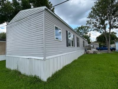 Photo 3 of 3 of home located at 1409 Oday Rd Trlr 11 Pearland, TX 77581