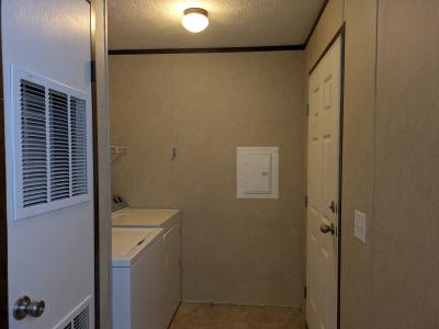Photo 4 of 11 of home located at 463 Buchanan Dr Davison, MI 48423