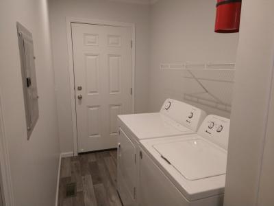 Photo 3 of 15 of home located at 120 Taylor Ct Davison, MI 48423