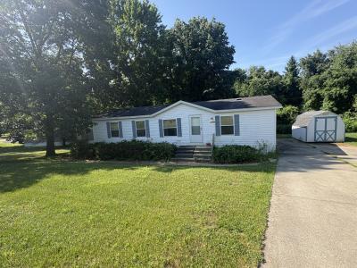 Mobile Home at 12444 Pine Cone Dr. Middlebury, IN 46540