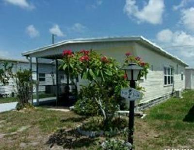 Photo 5 of 8 of home located at 508 44th Ave East Lot J-25 Bradenton, FL 34203