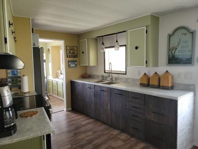 Photo 2 of 22 of home located at 11 Lakeview Dr Palmetto, FL 34221
