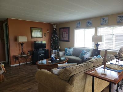 Photo 3 of 22 of home located at 11 Lakeview Dr Palmetto, FL 34221