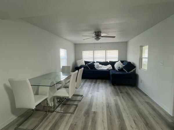 1972 TOWN Mobile Home For Sale