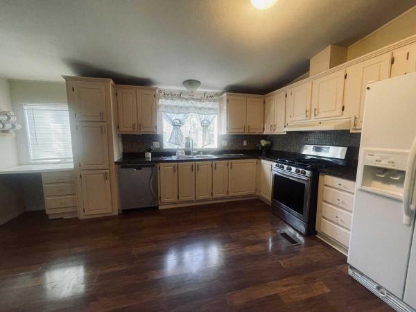 1993 SKYLINE WOOD MANOR Manufactured Home