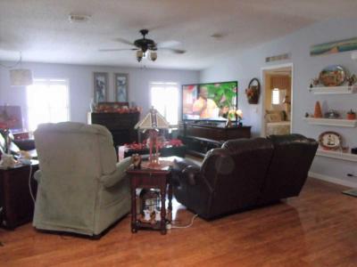 Photo 2 of 31 of home located at 4552 Delmar Dr. Lot #572 Lakeland, FL 33801