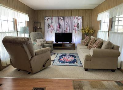 Photo 3 of 8 of home located at 2717 Phil Lane Sebring, FL 33870