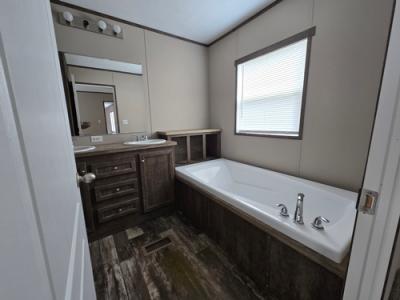 Photo 4 of 8 of home located at 15405 Lee Hwy Bristol, VA 24202