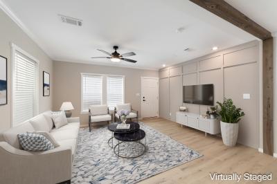 Photo 4 of 18 of home located at 500 Sheehan Way Lady Lake, FL 32159