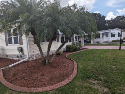 Photo 3 of 23 of home located at 115 E Hampton Dr Auburndale, FL 33823