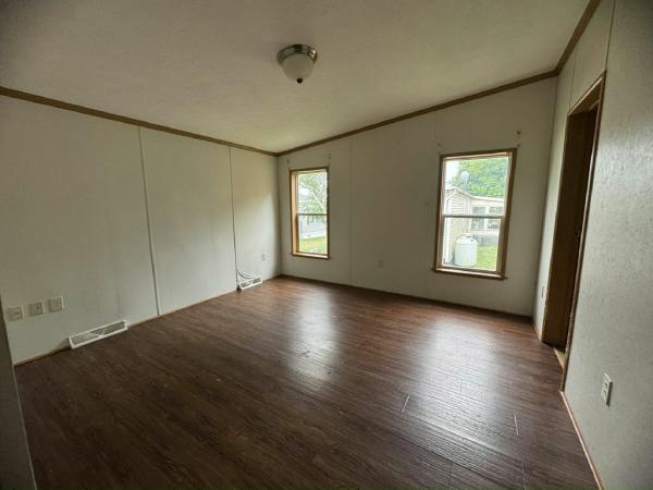 2004 Pine Grove Unknown Mobile Home
