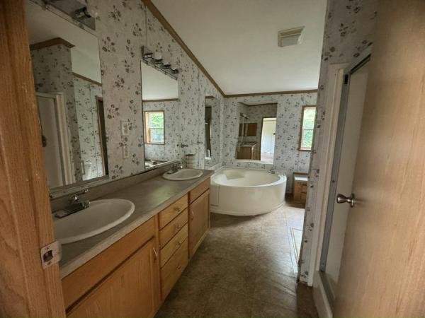 2004 Pine Grove Unknown Mobile Home