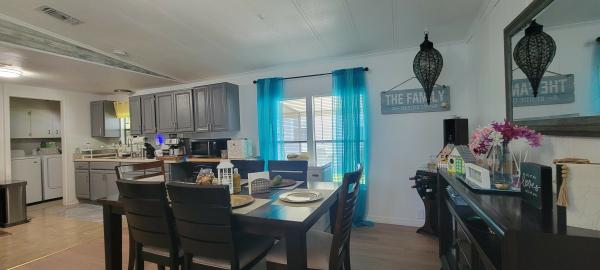 1985 TWIN Mobile Home