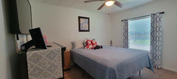 1985 TWIN Mobile Home