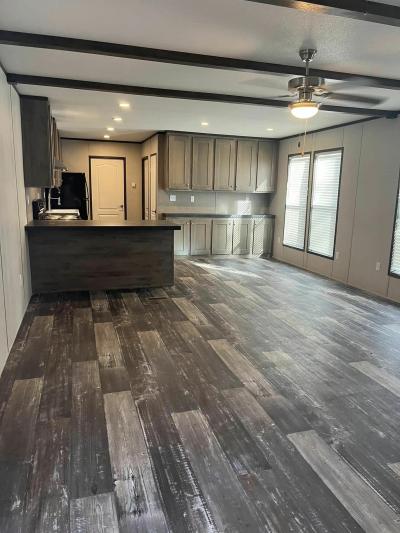 Photo 4 of 33 of home located at 113 Sharon #Sh113 Conroe, TX 77301