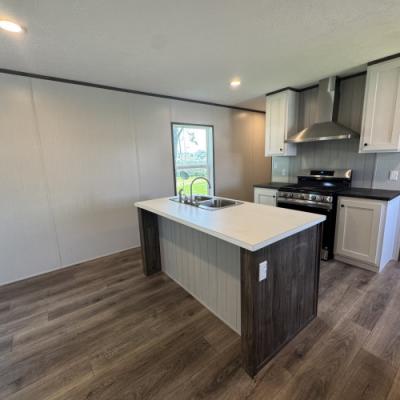 Photo 5 of 35 of home located at 27 Crestwood Drive #0066 Middletown, IN 47356