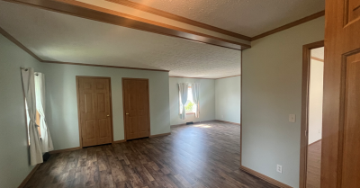 Photo 5 of 22 of home located at 15 Ridgeway Circle Saline, MI 48176