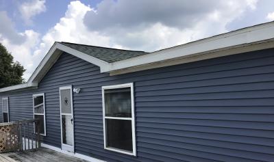 Mobile Home at 437 Briarwood Dr Site 088 Middleville, MI 49333