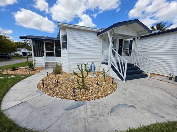 Photo 1 of 2 of home located at 6469 Cypress Ln Lantana, FL 33462