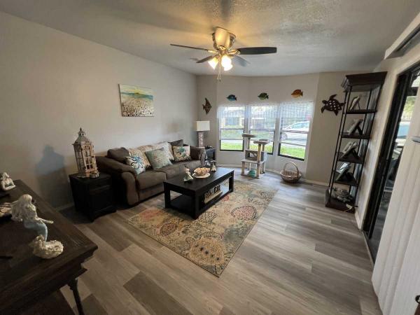 1987 Palm Harbor Manufactured Home