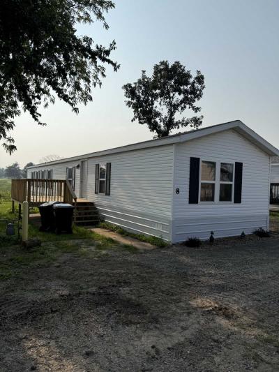 Mobile Home at 501 Ia 21, Lot #8 Dysart, IA 52224
